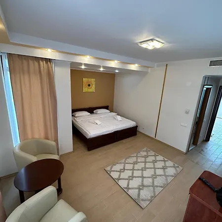 Land Mamaia